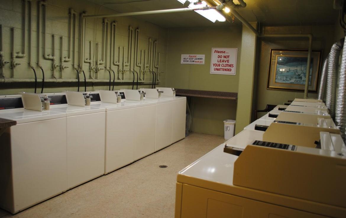 1500 Chicago laundry room