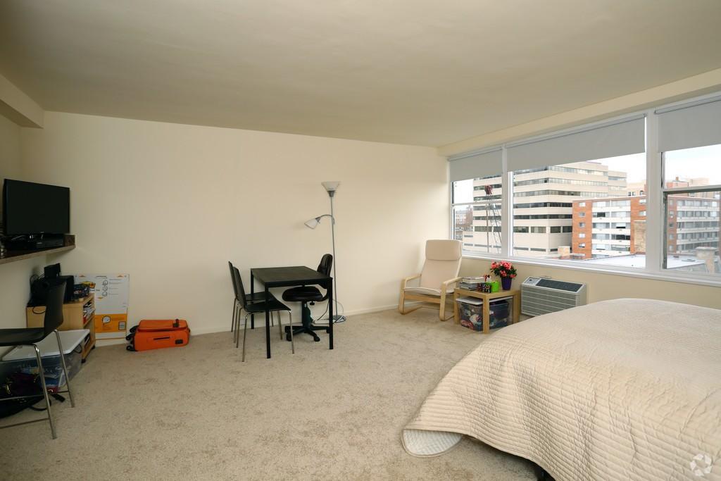 1500 Chicago studio living area