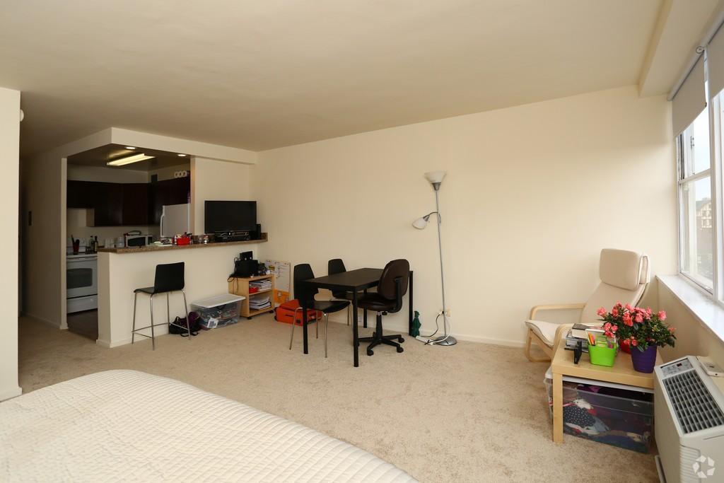 1500 Chicago Studio living area